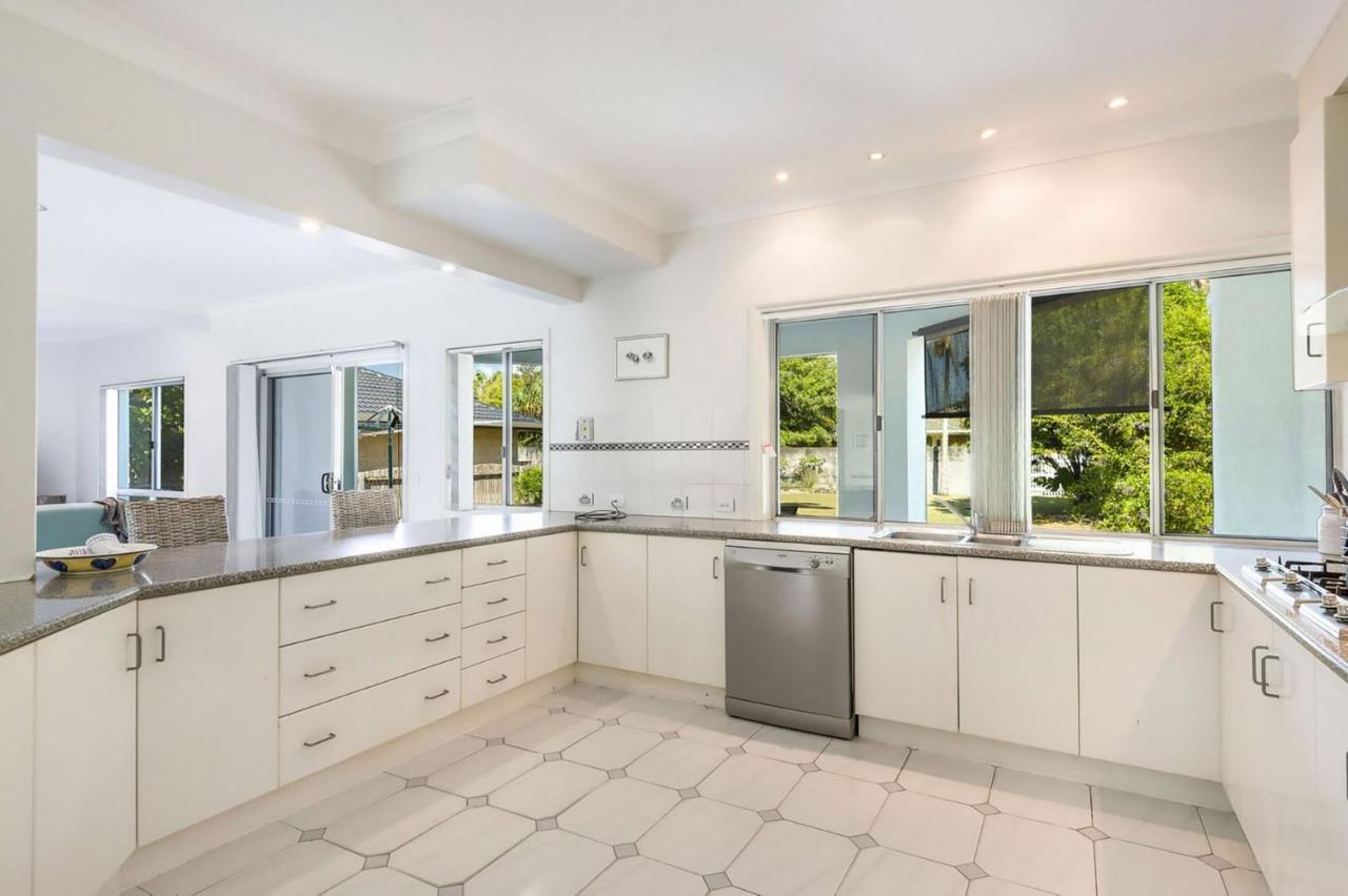 Serendipity - 4 Bedroom Beachfront Lennox Head Home 레녹스해드 외부 사진